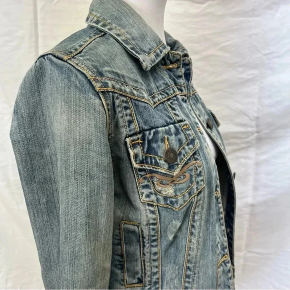 Jimmy’z vintage Y2K/90’s fitted and distressed denim jacket. - Picture 7 of 8